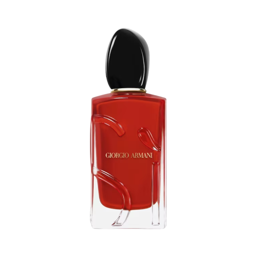 Flakon perfum Armani Sì Passione z nutami gruszki, czarnej porzeczki, róży, wanilii i paczuli – elegancki zapach dla kobiet.