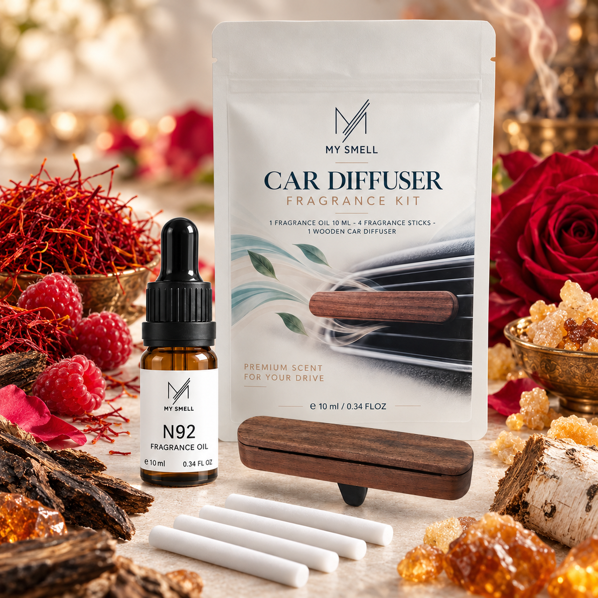 MY SMELL N92 – zestaw zapachowy do samochodu: olejek 10 ml, drewniany dyfuzor i cztery wkłady bawełniane, otoczenie nawiązujące do nut głowy, serca i bazy